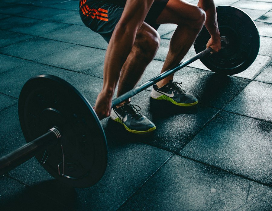 1-to-1 personal training session with a personal trainer coaching weightlifting form